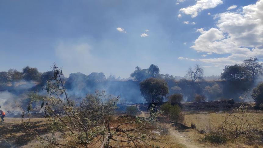 Elementos de Protección Civil de Huamantla controlan incendio de pastizales en el Pueblo de Jesús y exhortan a evitar&nbsp;quemas