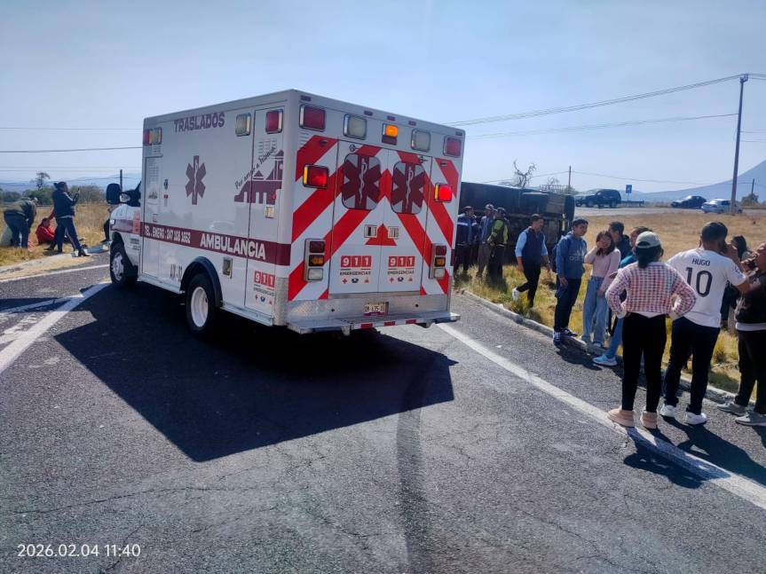 Brinda Gobierno Municipal de Ixtenco atención inmediata ante accidente vial en carretera Ixtenco–Zitlaltepec