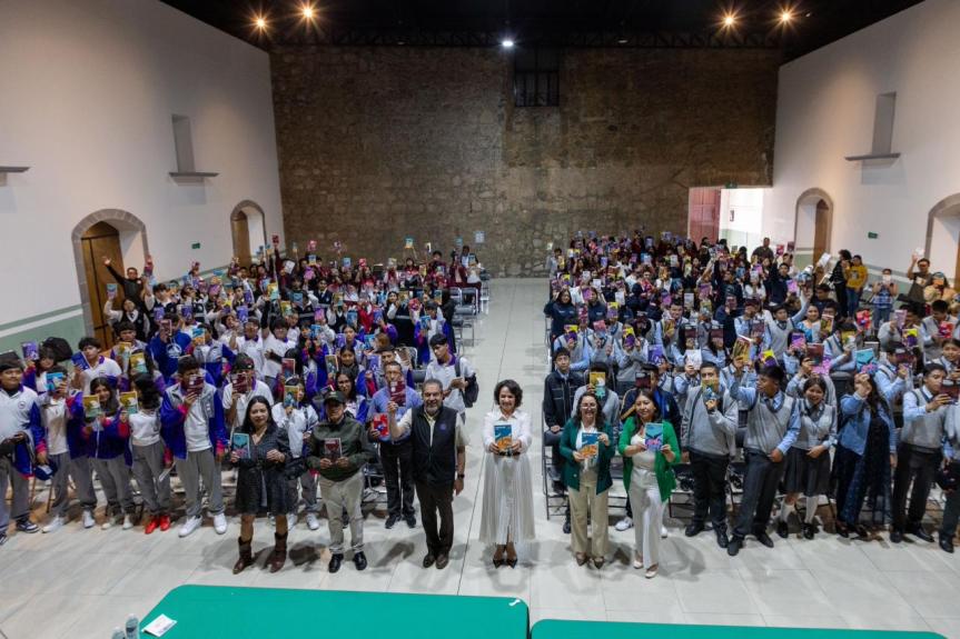 ENTREGAN ACERVOS LITERARIOS “25 PARA EL 25” A ESTUDIANTES DEL&nbsp;MUNICIPIO