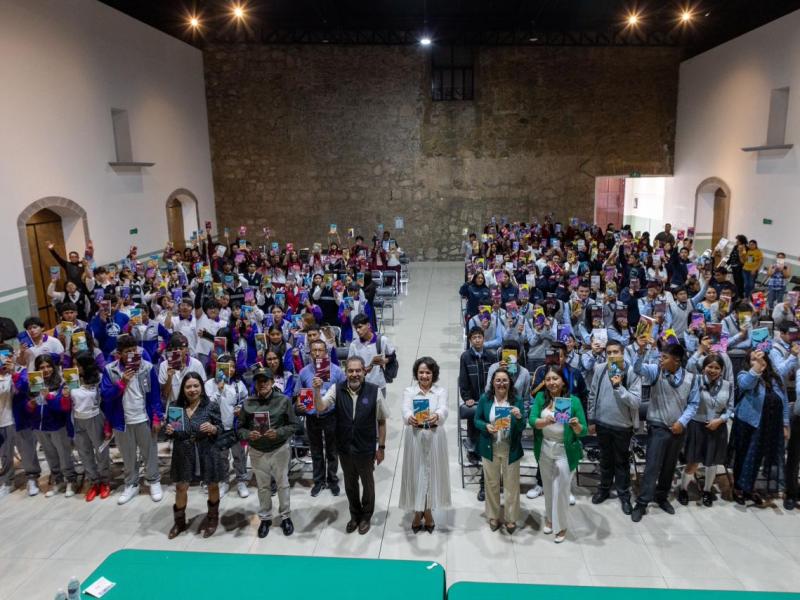 ENTREGAN ACERVOS LITERARIOS “25 PARA EL 25” A ESTUDIANTES DEL&nbsp;MUNICIPIO