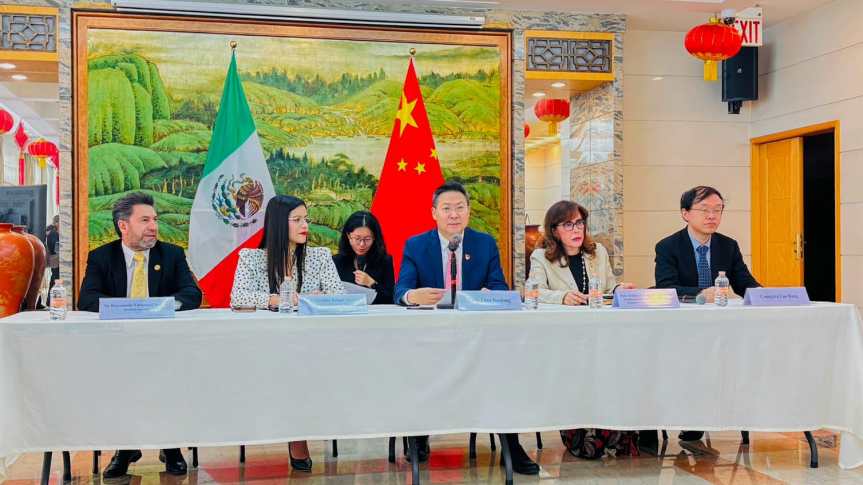 Invitado Especial  de la Embajada China, asiste Ray Vázquez Conchas al Conversatorio del 105 Aniversario del&nbsp;PCCh