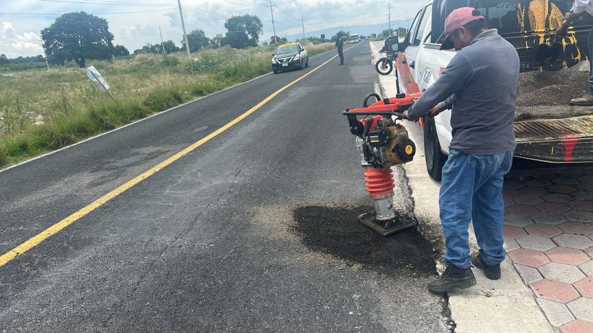 GOBIERNO DE IXTENCO REALIZA TRABAJOS DE BACHEO EN LA CARRETERA IXTENCO-ZITLALTEPEC