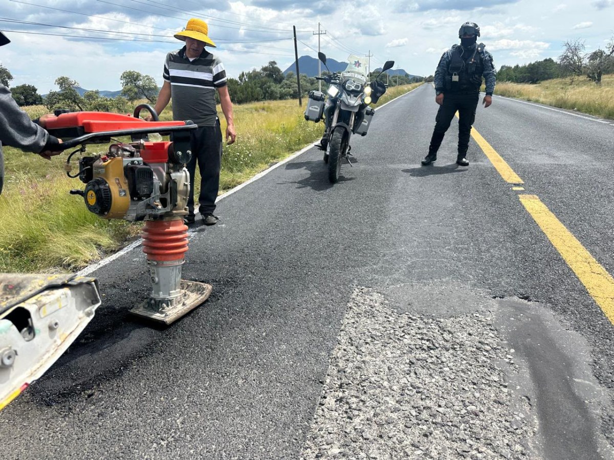 GOBIERNO MUNICIPAL DE IXTENCO REALIZA TRABAJOS DE BACHEO EN TRAMOS CARRETEROS HACIA HUAMANTLA Y&nbsp;ZITLALTEPEC