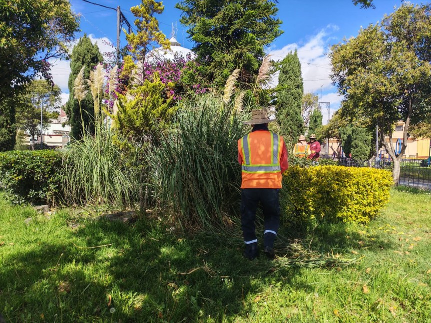 GOBIERNO MUNICIPAL DE IXTENCO FORTALECE LIMPIEZA Y MANTENIMIENTO DE ÁREAS&nbsp;VERDES